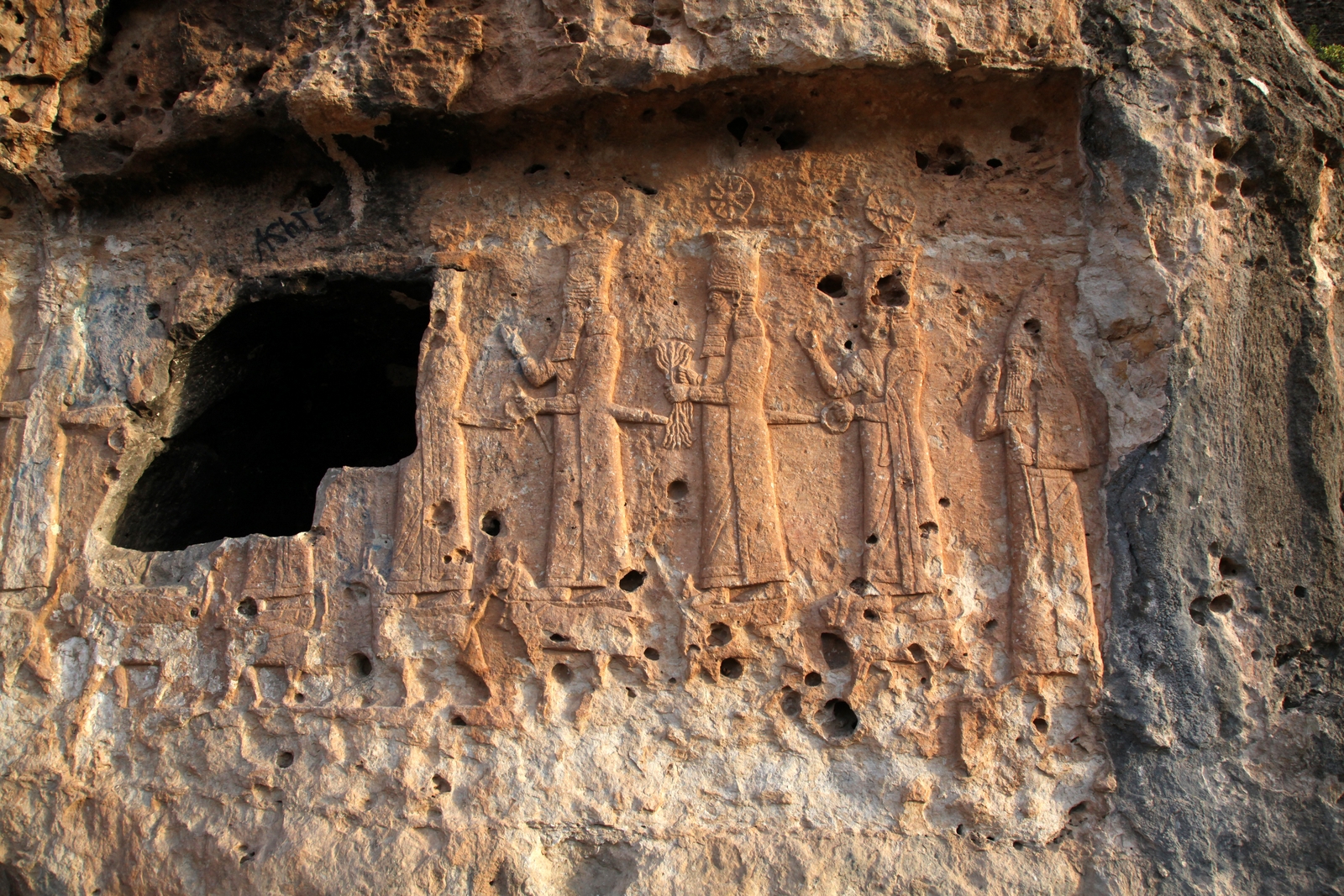 assyrian carving in duhok